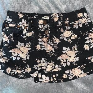🍒 Forever 21 FLORAL PRINT SHORTS